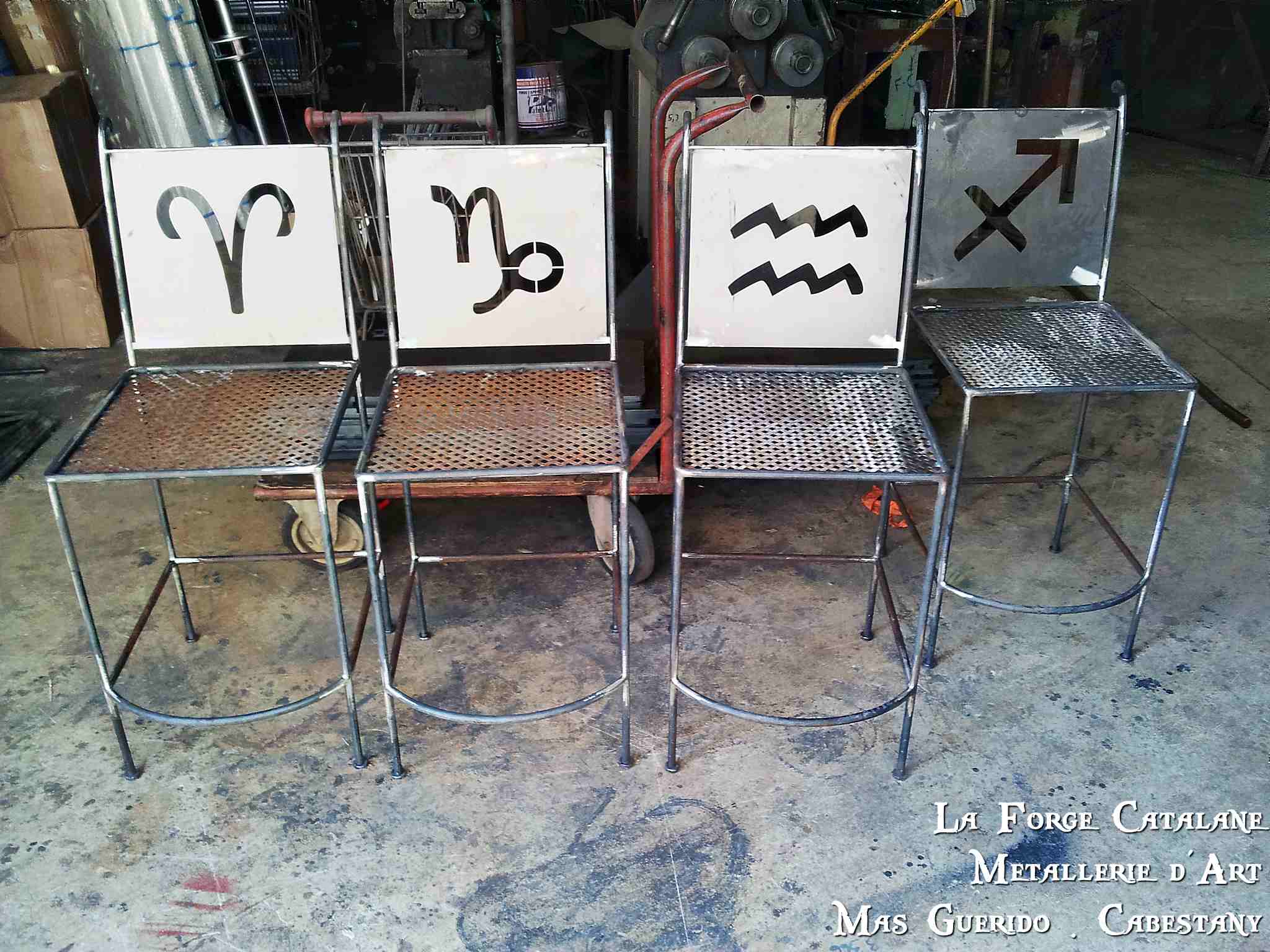 chaise rondin tole perforee decoupe laser fer Forge Catalane Cabestany.jpg